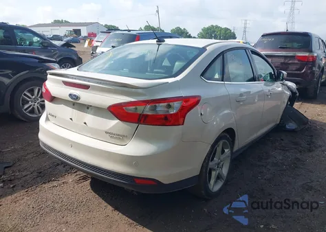 2013 Ford Focus Titanium z USA, uszkodzony, nr VIN 1FADP3J20DL225916